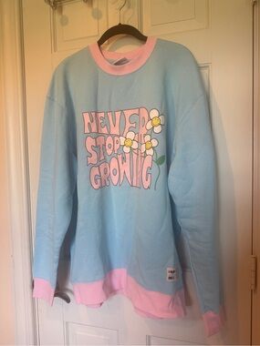 Never Stop Growing Pastel Blue & Pink Graphic Crewneck Sweatshirt